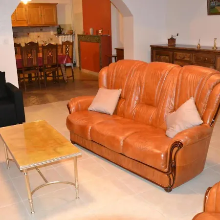 Σπίτι διακοπών Ancienne Ferme Renovee Avec Jardin, Proche Allier, 3 Chambres, Confort Moderne, Ideale Randonnees! - Fr-1-489-92 *